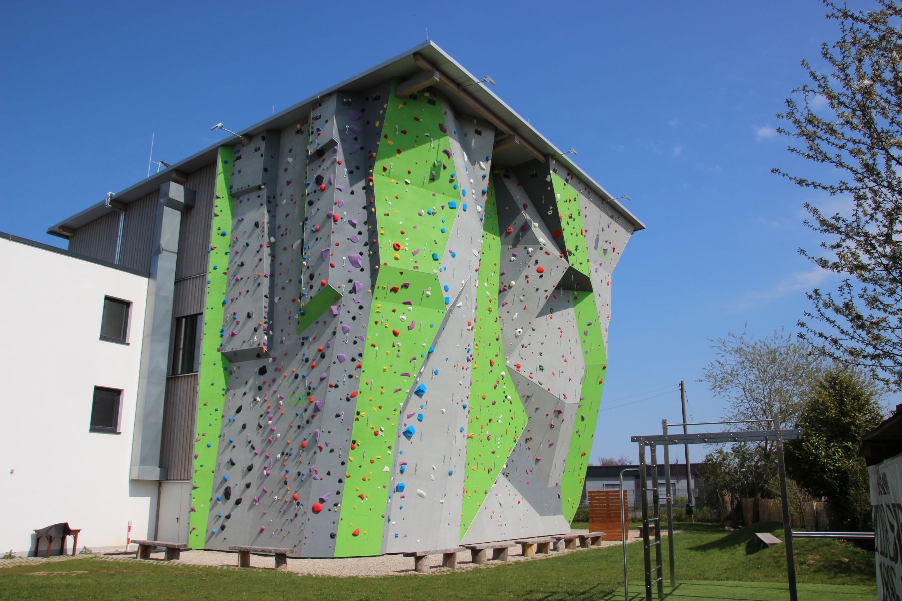 Abweichende Öffnungszeiten im Mai